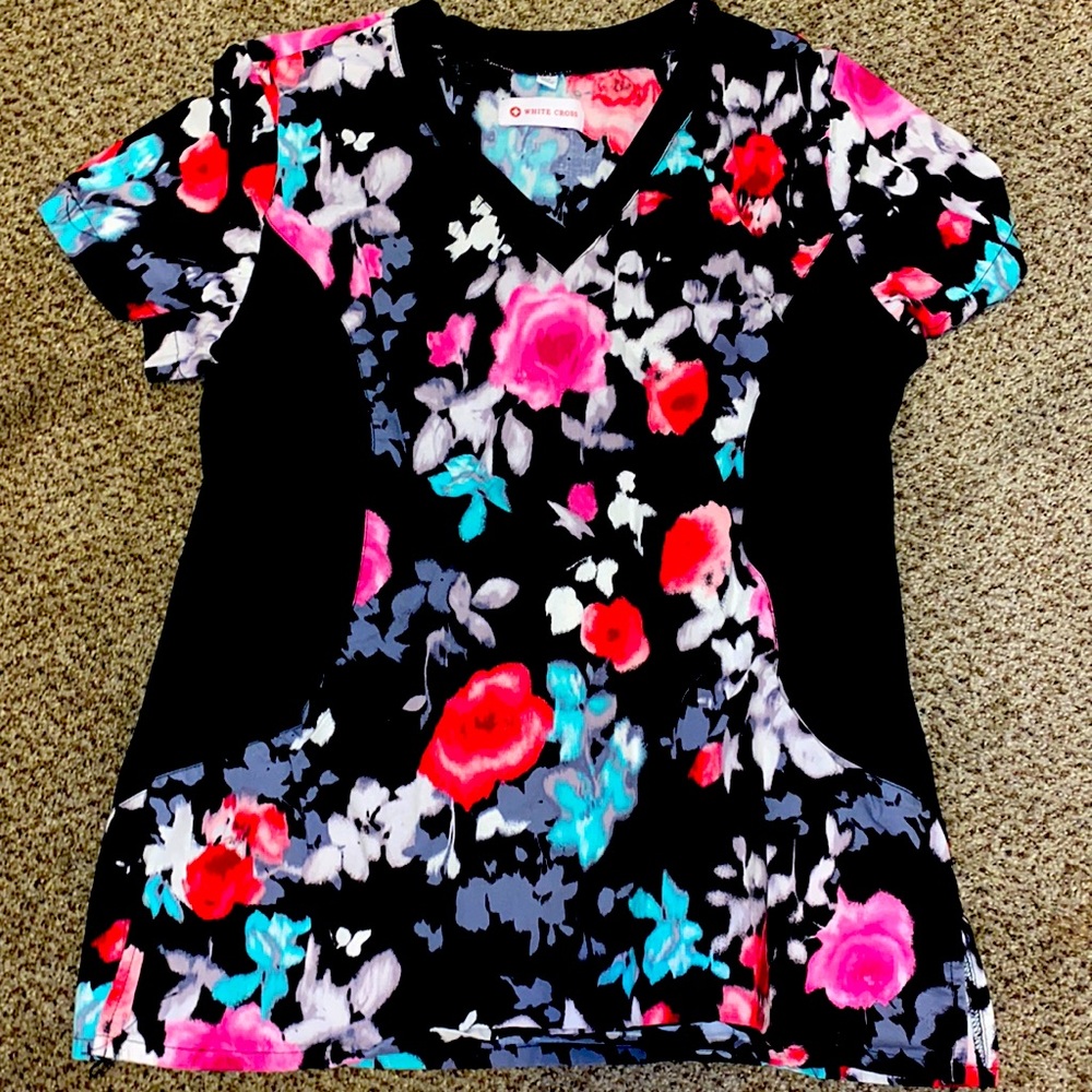 Size MEDIUM White Cross Floral Scrub Top